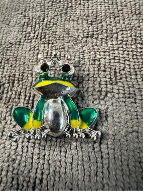 Green & Yellow Frog Crown Brooch -